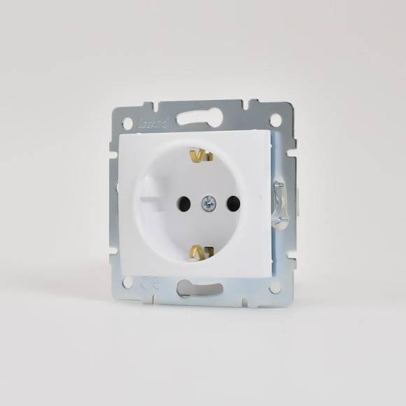 Розетка 1-м СП Karina с заземл. защ. шторки термопласт механизм бел. LEZARD 707-0288-124B Розетка 1-м СП Karina с заземл. защ. шторки термопласт механизм бел. LEZARD 707-0288-124B