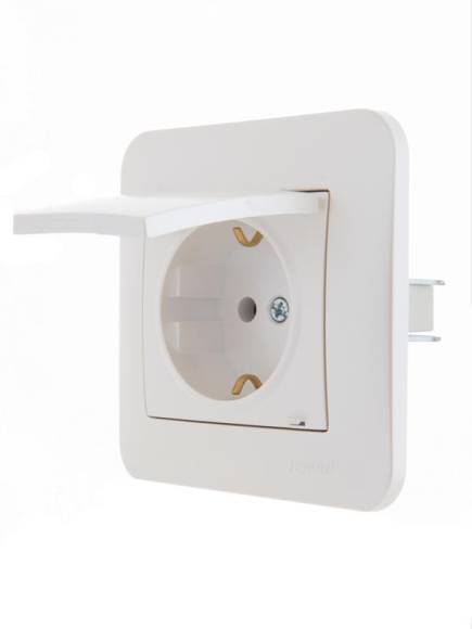 Розетка 1-м СП Karina с заземл. с крышкой термопласт механизм жемчуж./бел. перламутр. LEZARD 707-3088-123B Розетка 1-м СП Karina с заземл. с крышкой термопласт механизм жемчуж./бел. перламутр. LEZARD 707-3088-123B