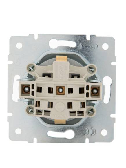 Розетка 1-м СП Karina с заземл. с крышкой термопласт механизм матов. серебр. LEZARD 707-4388-123B Розетка 1-м СП Karina с заземл. с крышкой термопласт механизм матов. серебр. LEZARD 707-4388-123B