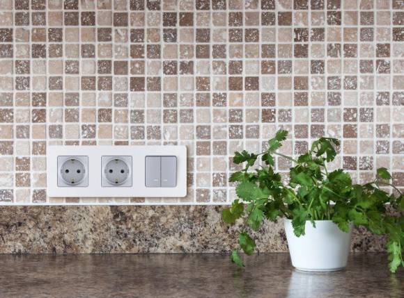 Розетка 1-м СП Inspiria 16А IP20 250В 2P+E немецк. стандарт механизм алюм. Leg 673722 Розетка 1-м СП Inspiria 16А IP20 250В 2P+E немецк. стандарт механизм алюм. Leg 673722