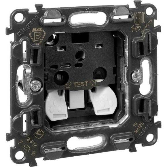 Розетка 1-м СП Valena In'matic 16А IP20 250В 2P защ. шторки безвинтов. клеммы механизм Leg 753016 Розетка 1-м СП Valena In'matic 16А IP20 250В 2P защ. шторки безвинтов. клеммы механизм Leg 753016