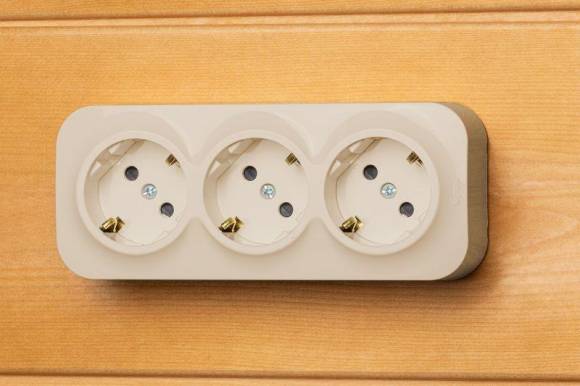 Розетка 3-м ОП Quteo 16А IP20 250В 3х2P+E с заземл. защ. шторки сл. кость Leg 782268 Розетка 3-м ОП Quteo 16А IP20 250В 3х2P+E с заземл. защ. шторки сл. кость Leg 782268