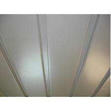 Потолок реечный A100АS  Decor HL 0106 белый жемчуг с металлической полосой
