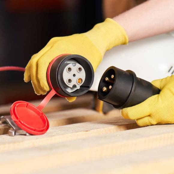 Розетка переносная влагозащ. с крышкой 3P+PE 32А IP44 каучук Rexant 111-012 Розетка переносная влагозащ. с крышкой 3P+PE 32А IP44 каучук Rexant 111-012