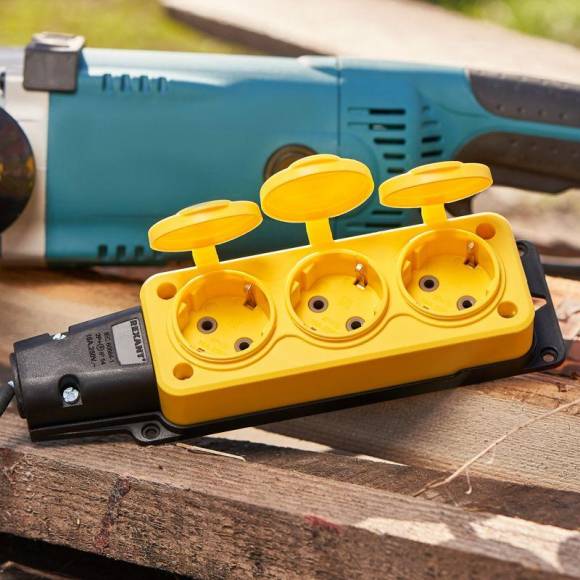 Розетка штепсельная трехместная влагозащищенная с заземл. 16А IP54 каучук желт. Rexant 111-126 Розетка штепсельная трехместная влагозащищенная с заземл. 16А IP54 каучук желт. Rexant 111-126