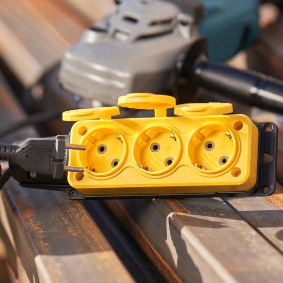 Розетка штепсельная трехместная влагозащищенная с заземл. 16А IP54 каучук желт. Rexant 111-126 Розетка штепсельная трехместная влагозащищенная с заземл. 16А IP54 каучук желт. Rexant 111-126