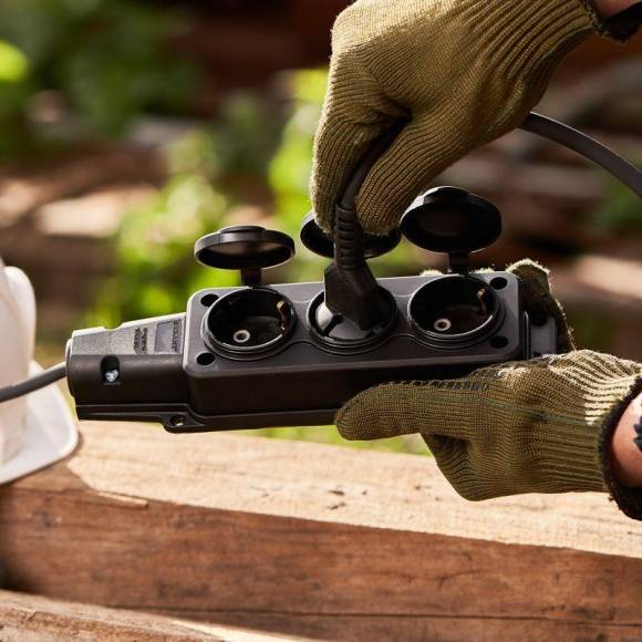 Розетка штепсельная трехместная влагозащ. с/з 16А IP54 каучук Rexant 111-113 Розетка штепсельная трехместная влагозащ. с/з 16А IP54 каучук Rexant 111-113