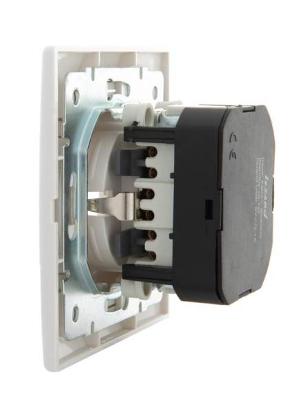 Розетка 1-м СП Mira 16А с заземл. + USB разъем бел. LEZARD 701-0202-181 Розетка 1-м СП Mira 16А с заземл. + USB разъем бел. LEZARD 701-0202-181