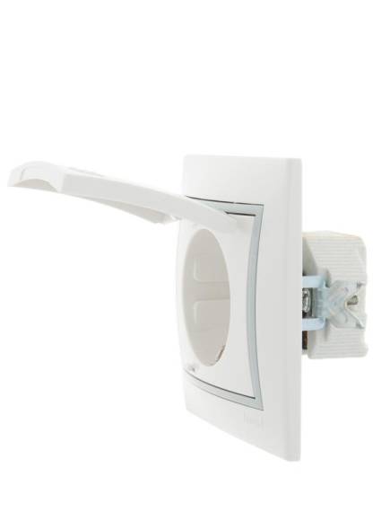Розетка 1-м СП Mira 16А IP20 с заземл. с защ. крышкой с сер. вставкой керамика бел. LEZARD 701-0215-123 Розетка 1-м СП Mira 16А IP20 с заземл. с защ. крышкой с сер. вставкой керамика бел. LEZARD 701-0215-123