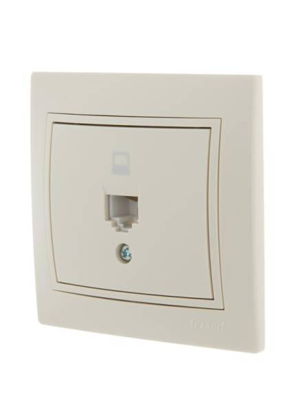 Розетка компьютерная 1-м СП Mira RJ45 крем./крем.. LEZARD 701-0303-139 Розетка компьютерная 1-м СП Mira RJ45 крем./крем.. LEZARD 701-0303-139