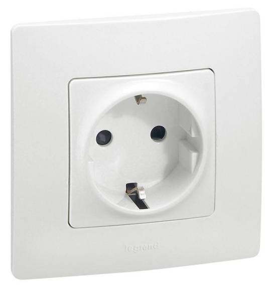 Розетка 1-м СП Etika 16А IP20 250В 2P+E с заземл. немецк. стандарт винтов. клеммы механизм бел. Leg 672221 Розетка 1-м СП Etika 16А IP20 250В 2P+E с заземл. немецк. стандарт винтов. клеммы механизм бел. Leg 672221