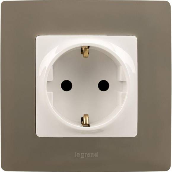 Розетка 1-м СП Etika 16А IP31 250В 2P+E с заземл. защ. шторки немецк. стандарт винтов. клеммы механизм бел. Leg 672222 Розетка 1-м СП Etika 16А IP31 250В 2P+E с заземл. защ. шторки немецк. стандарт винтов. клеммы механизм бел. Leg 672222