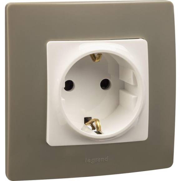 Розетка 1-м СП Etika 16А IP31 250В 2P+E с заземл. защ. шторки немецк. стандарт винтов. клеммы механизм бел. Leg 672222 Розетка 1-м СП Etika 16А IP31 250В 2P+E с заземл. защ. шторки немецк. стандарт винтов. клеммы механизм бел. Leg 672222