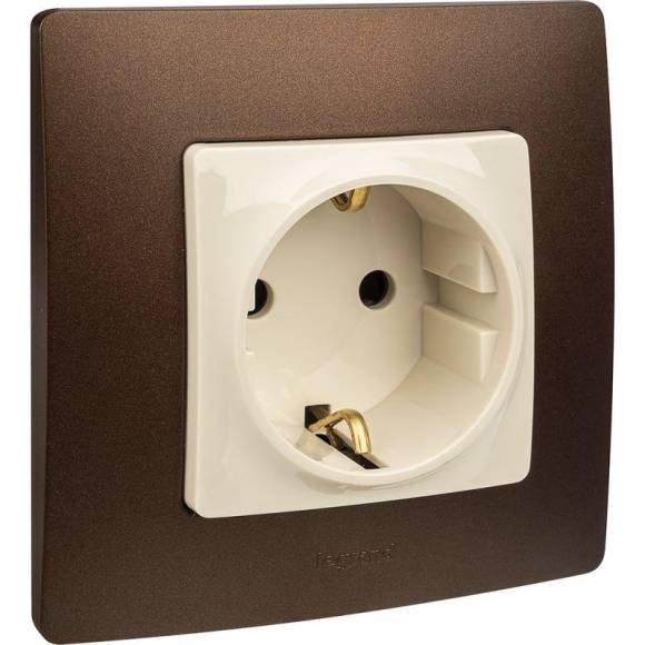 Розетка 1-м СП Etika 16А IP31 250В 2P+E с заземл. защ. шторки немецк. стандарт винтов. клеммы механизм сл. кость Leg 672322 Розетка 1-м СП Etika 16А IP31 250В 2P+E с заземл. защ. шторки немецк. стандарт винтов. клеммы механизм сл. кость Leg 672322