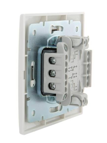 Переключатель проходной 2-кл. СП Mira 10А IP20 с бел.вставкой бел. LEZARD 701-0202-106 Переключатель проходной 2-кл. СП Mira 10А IP20 с бел.вставкой бел. LEZARD 701-0202-106