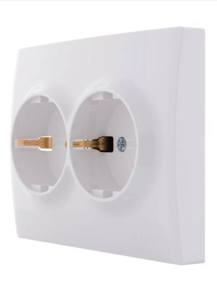 Розетка 2-м СП Karina с заземл. термопласт бел. LEZARD 707-0200-127B Розетка 2-м СП Karina с заземл. термопласт бел. LEZARD 707-0200-127B