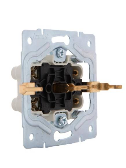 Розетка 2-м СП Karina с заземл. термопласт бел. LEZARD 707-0200-127B Розетка 2-м СП Karina с заземл. термопласт бел. LEZARD 707-0200-127B